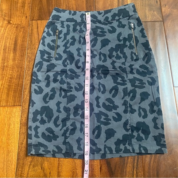 H&M Gray Leopard Print Pencil Skirt - Picture 5 of 5